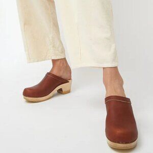No.6 Old School Clog on Mid Heel in Bourbon